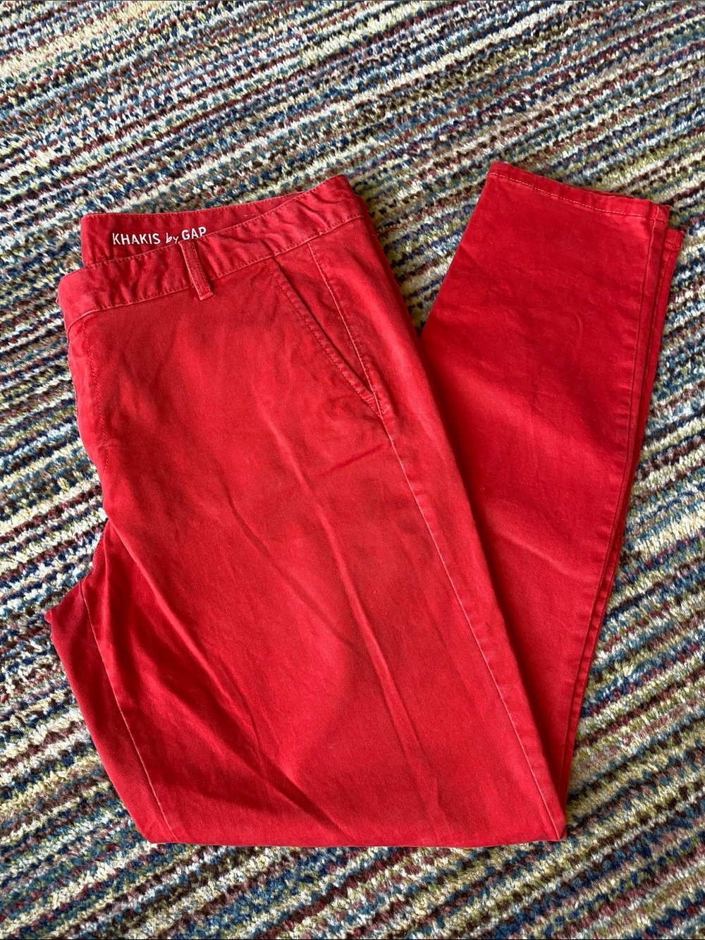 GAP women’s Skinny Mini khakis in vibrant red size 10